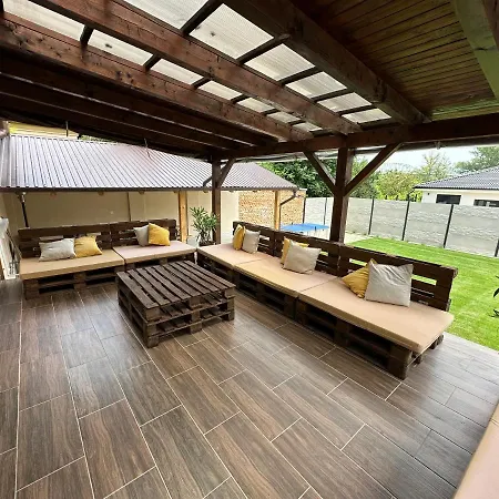 Dom Marhula 度假居 Štúrovo