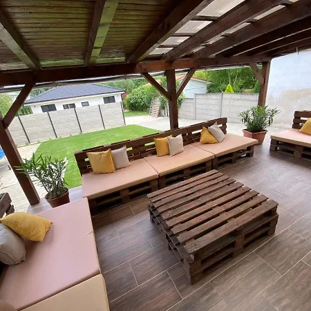 度假居 Dom Marhula Štúrovo